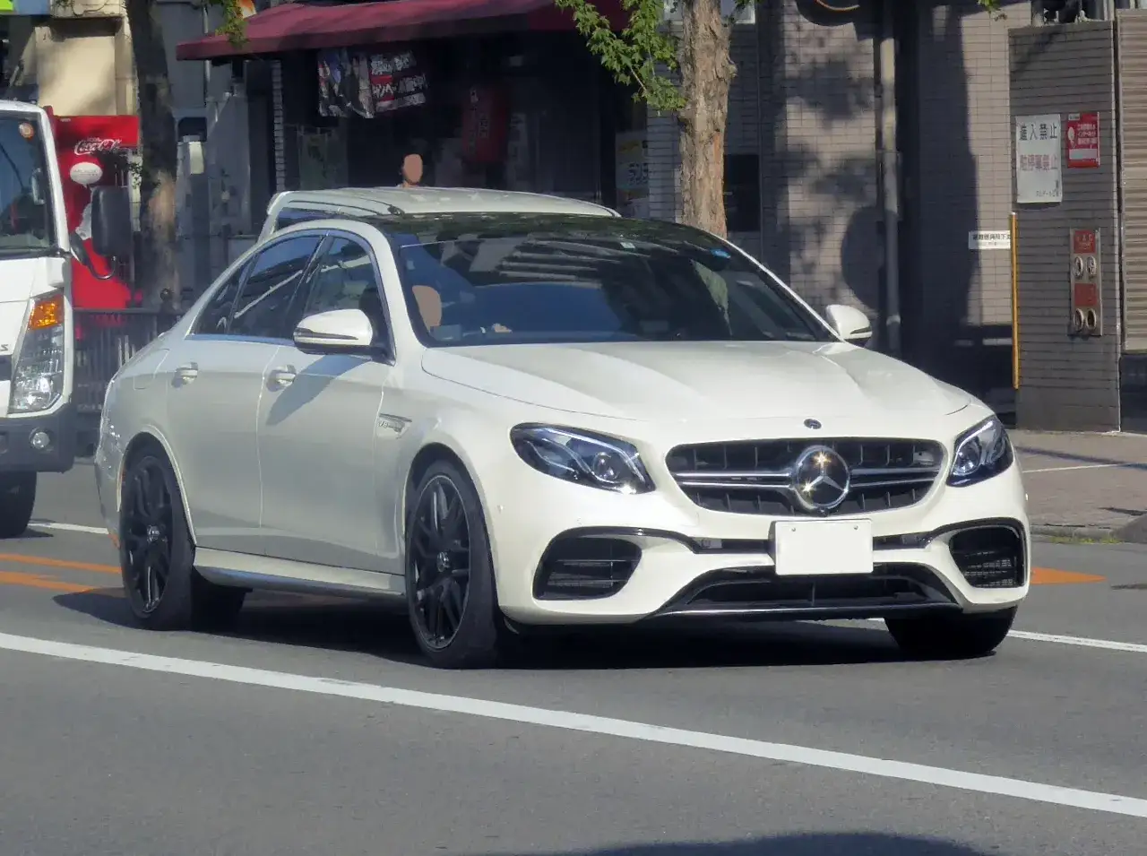 Mercedes E klasa AMG – poznaj moc, osiągi i unikalne modele