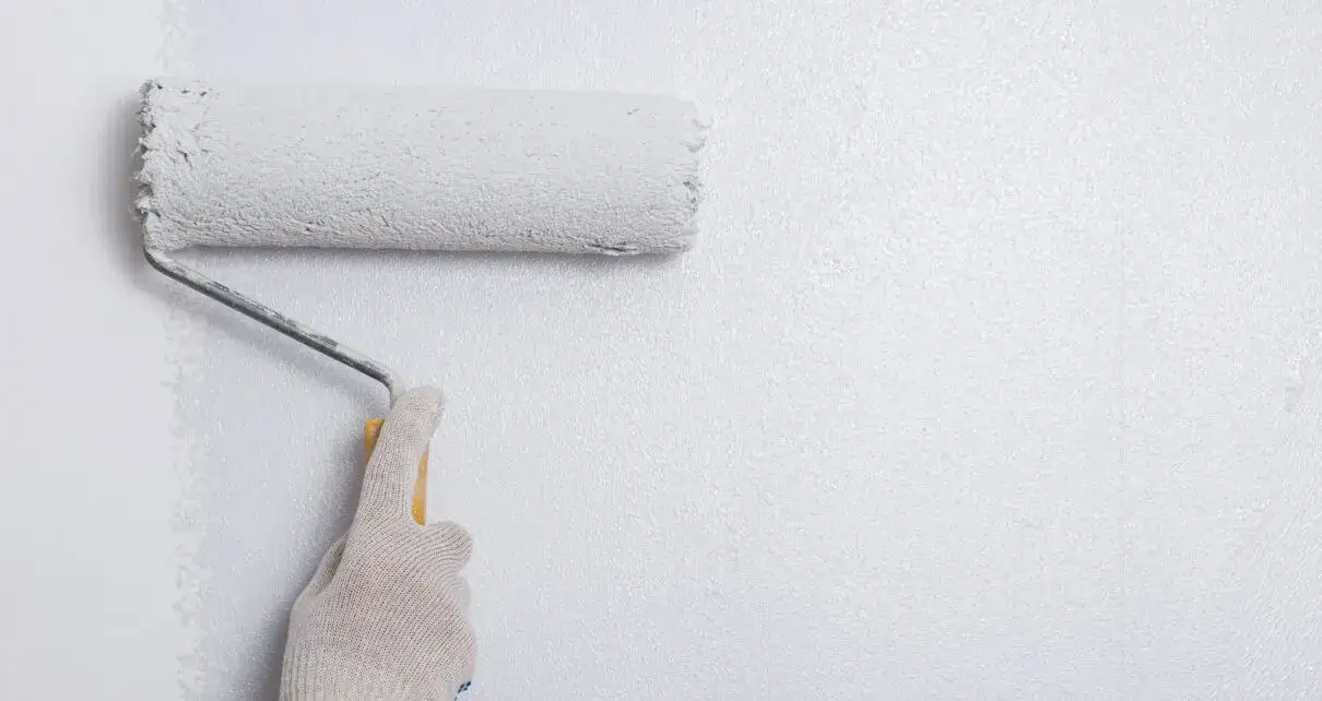 Po jakim czasie malować po gruntowaniu, aby uniknąć błędów i zniszczeń