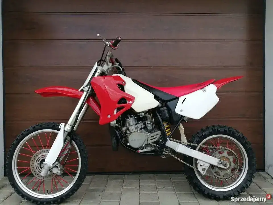 Honda CR 85 ile ma koni? Odkryj moc silnika i jego osiągi