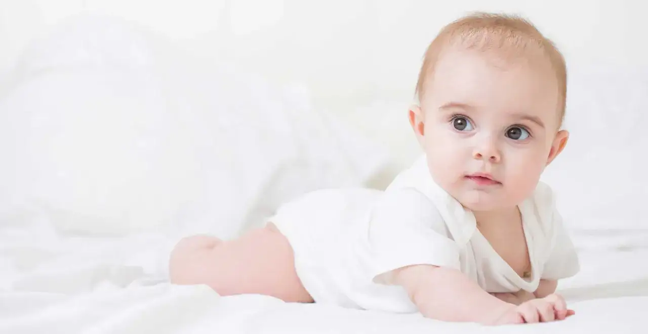Jaka temperatura ma niemowlak? Poznaj normy i kiedy się martwić