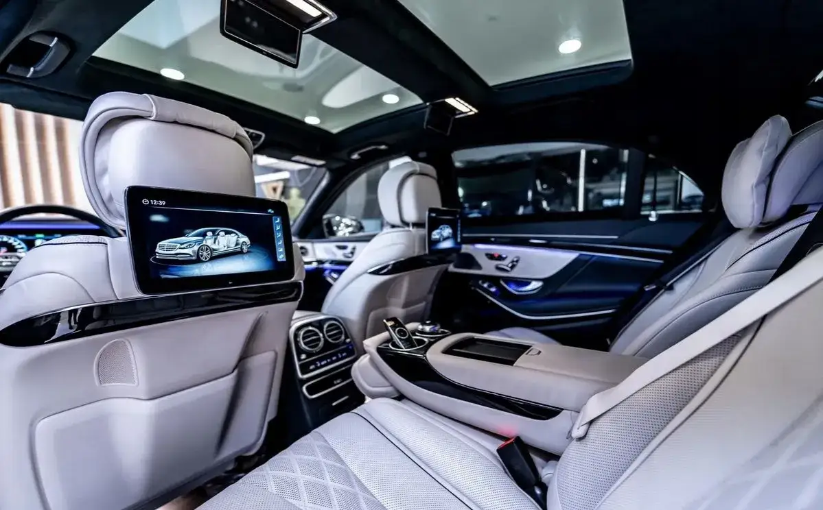 Mercedes-Benz W222 S-Class: Niezapomniane doświadczenia i cechy