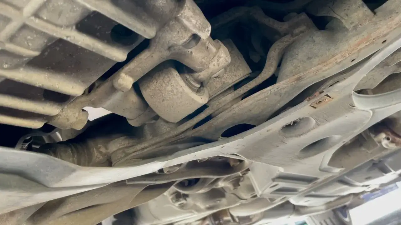 Gdzie się znajduje filtr paliwa w Honda Civic VIII – uniknij problemów z autem