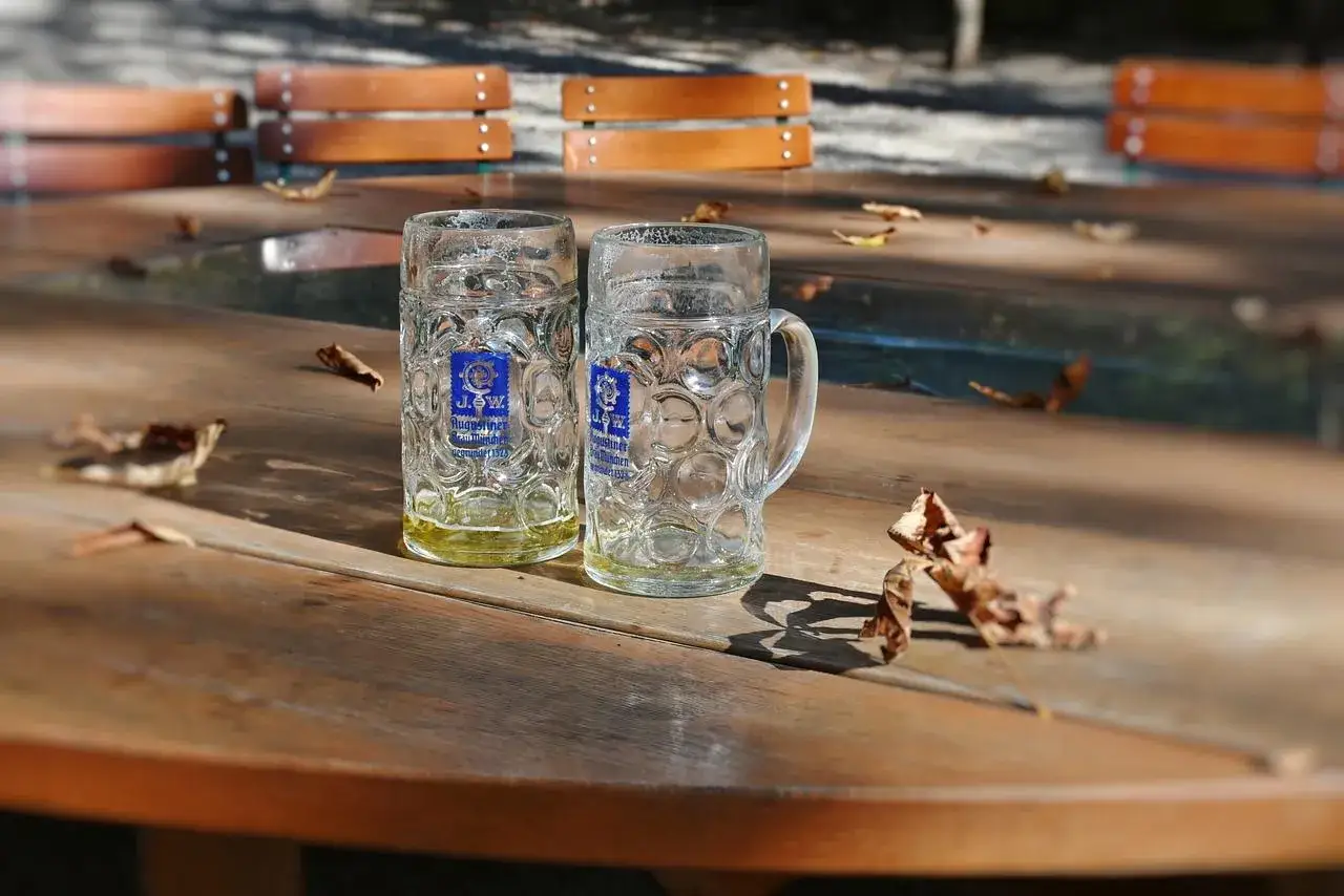 Ile kalorii ma piwo z sokiem malinowym? Zaskakujące fakty o napoju