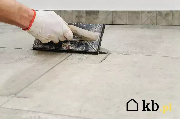 Jak prawidłowo kłaść fugi na podłodze – uniknij błędów i zrób to sam krok po kroku