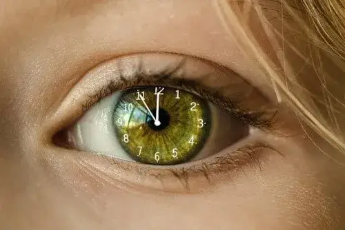 Ile godzin dziennie nosić soczewki, aby uniknąć dyskomfortu?