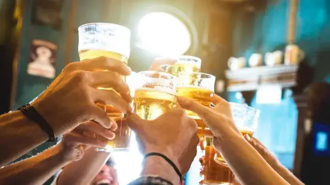 Czy piwo tuczy? Poznaj prawdę o kaloriach i przybieraniu na wadze