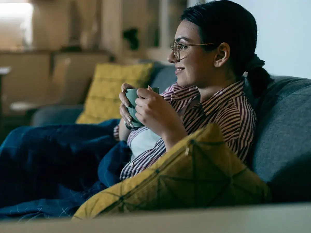 Najlepsze seriale na zimowe wieczory, które rozgrzeją Twoje serce