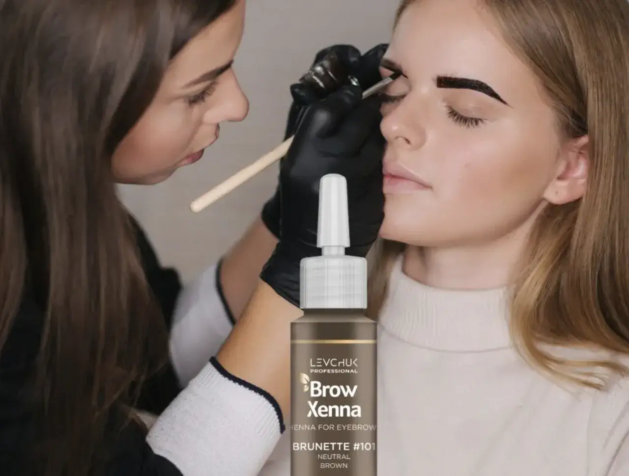 Henna pudrowa a poprawa kondycja brwi. Czy naprawdę pomaga włoskom?