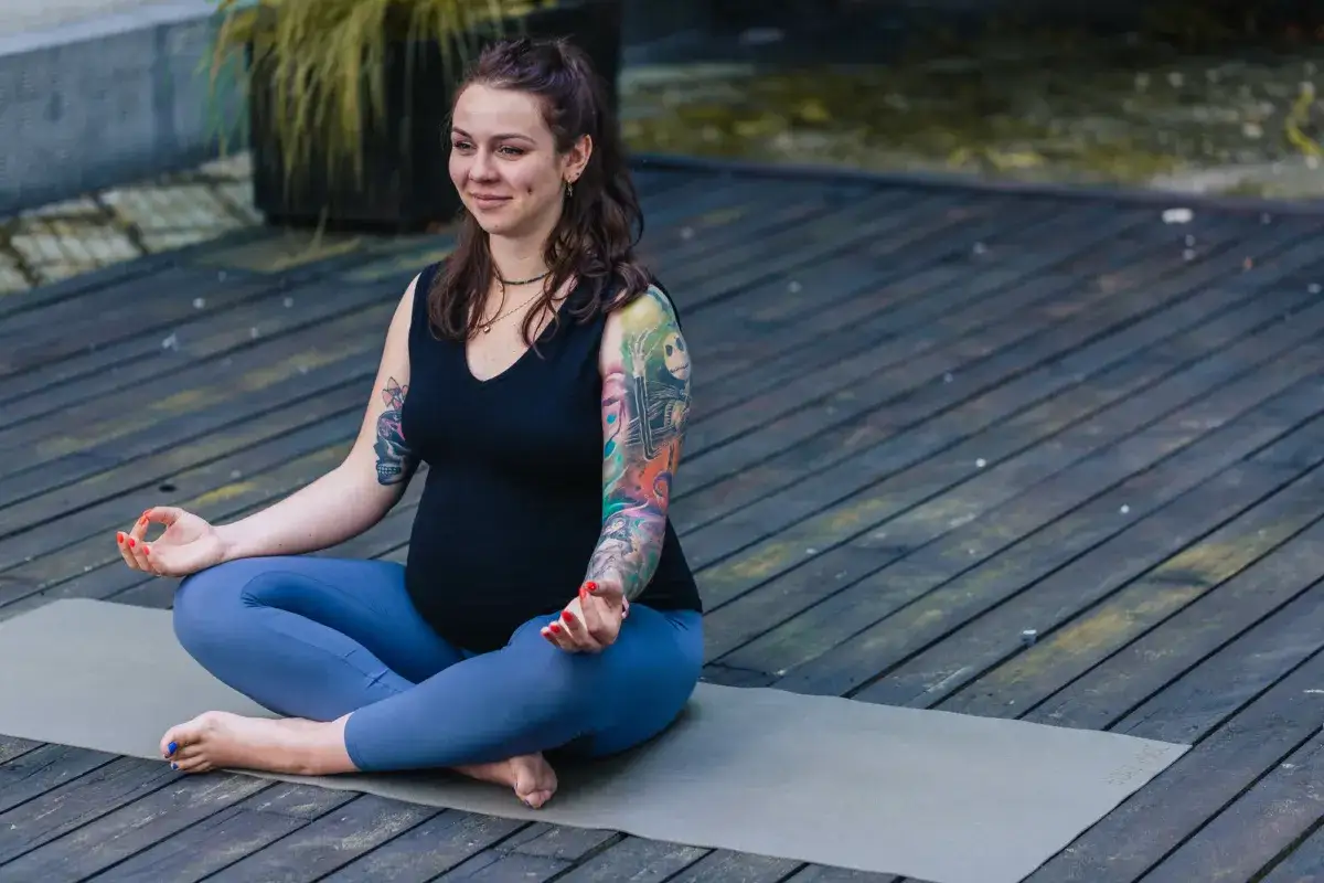 Joga w ciąży – od którego tygodnia jest bezpieczna i jak ćwiczyć bez ryzyka