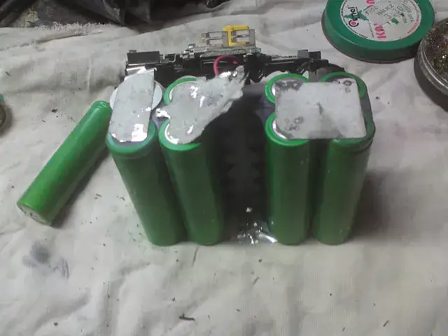 Jak naprawić baterię Makita 18V i uniknąć kosztownych wymian