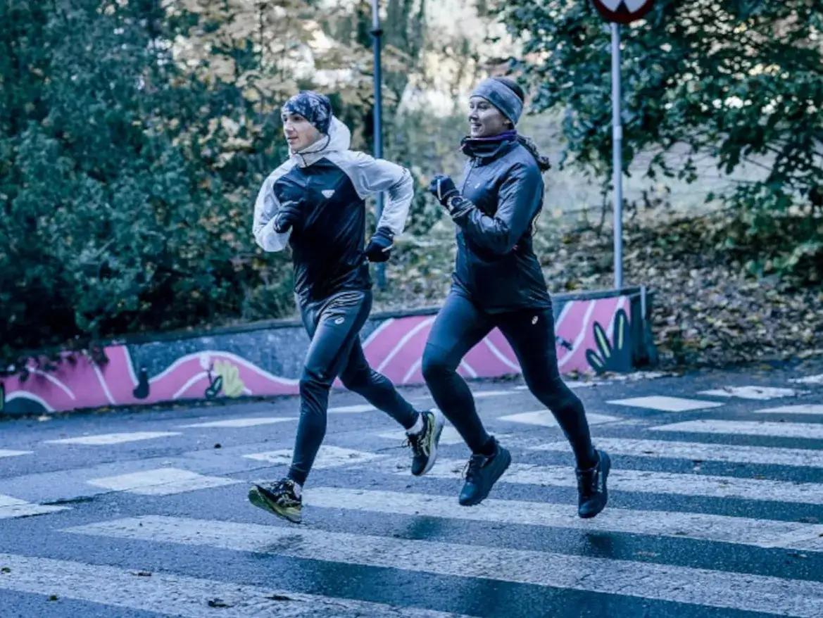 Bieganie zimą jak się ubrać – uniknij błędów i ciesz się komfortem