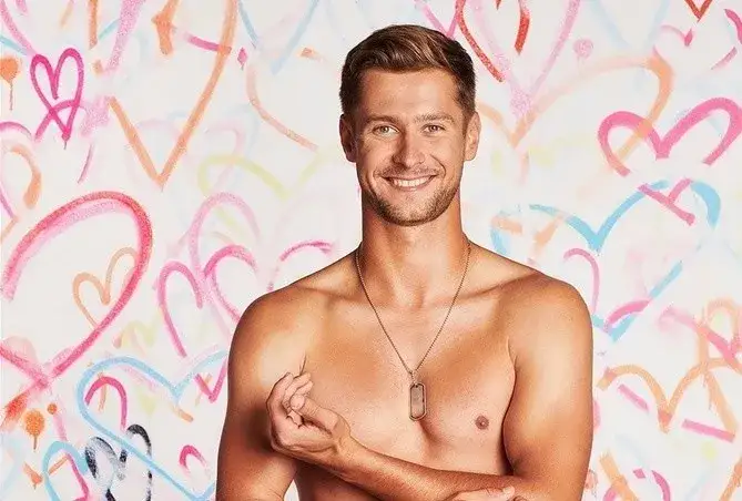 Kim jest Mikołaj z Love Island? Kontrowersje, związki i aktualności