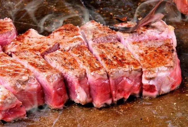 Wołowina Kobe cena za kg – Dlaczego ceny mogą Cię zaskoczyć?