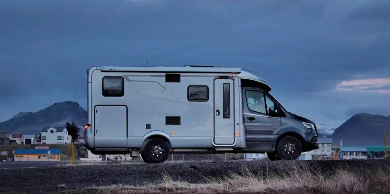 Zimowy wynajem kampera – przełamujemy stereotypy i sprawdzamy, dlaczego warto