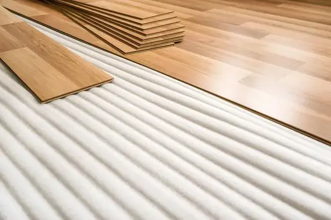 Jaki podkład pod panele na krzywą podłogę – wybierz najlepsze rozwiązanie