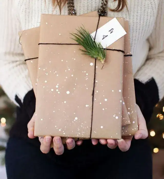 Jak zapakować czapkę na prezent: 7 kreatywnych sposobów