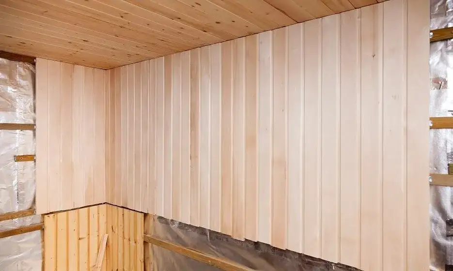 Jak układać boazerię drewnianą - kluczowe wskazówki i techniki montażu