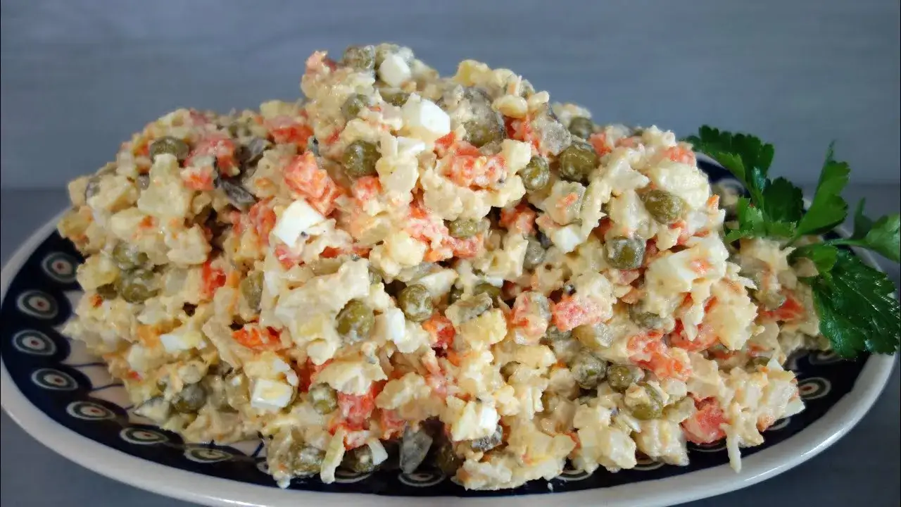 Jak zrobić sałatkę jarzynową - prosta i smaczna receptura na każdą okazję