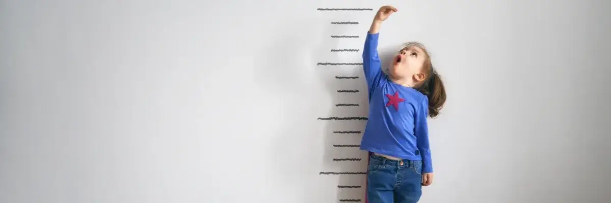 Ile dziecko rośnie w ciągu roku? Zaskakujące fakty o wzroście