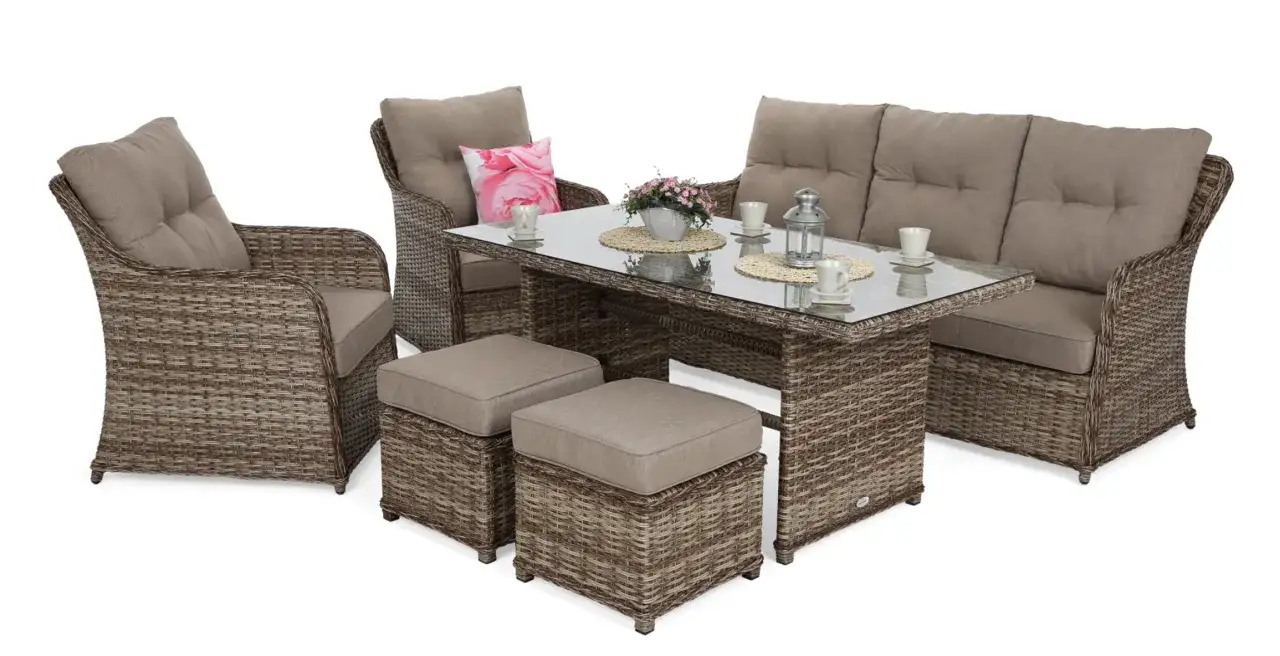 Zestawy mebli ogrodowych z technorattanu – wady i zalety