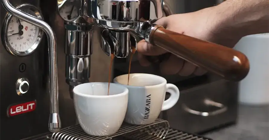 Która kawa jest kwaśna: arabica czy robusta? Odkryj różnice!