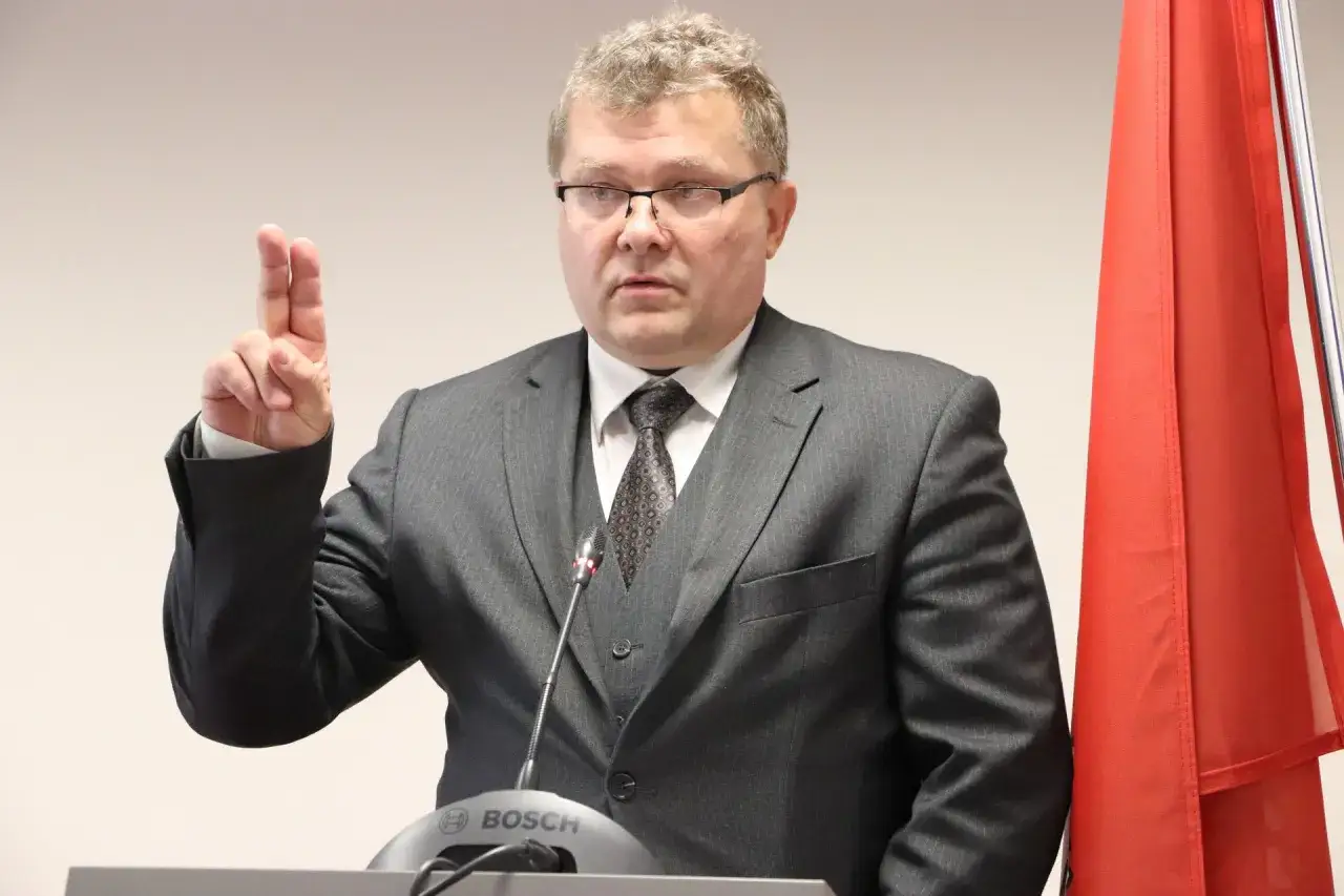 Kim jest starosta? Poznaj kluczową postać w administracji powiatowej