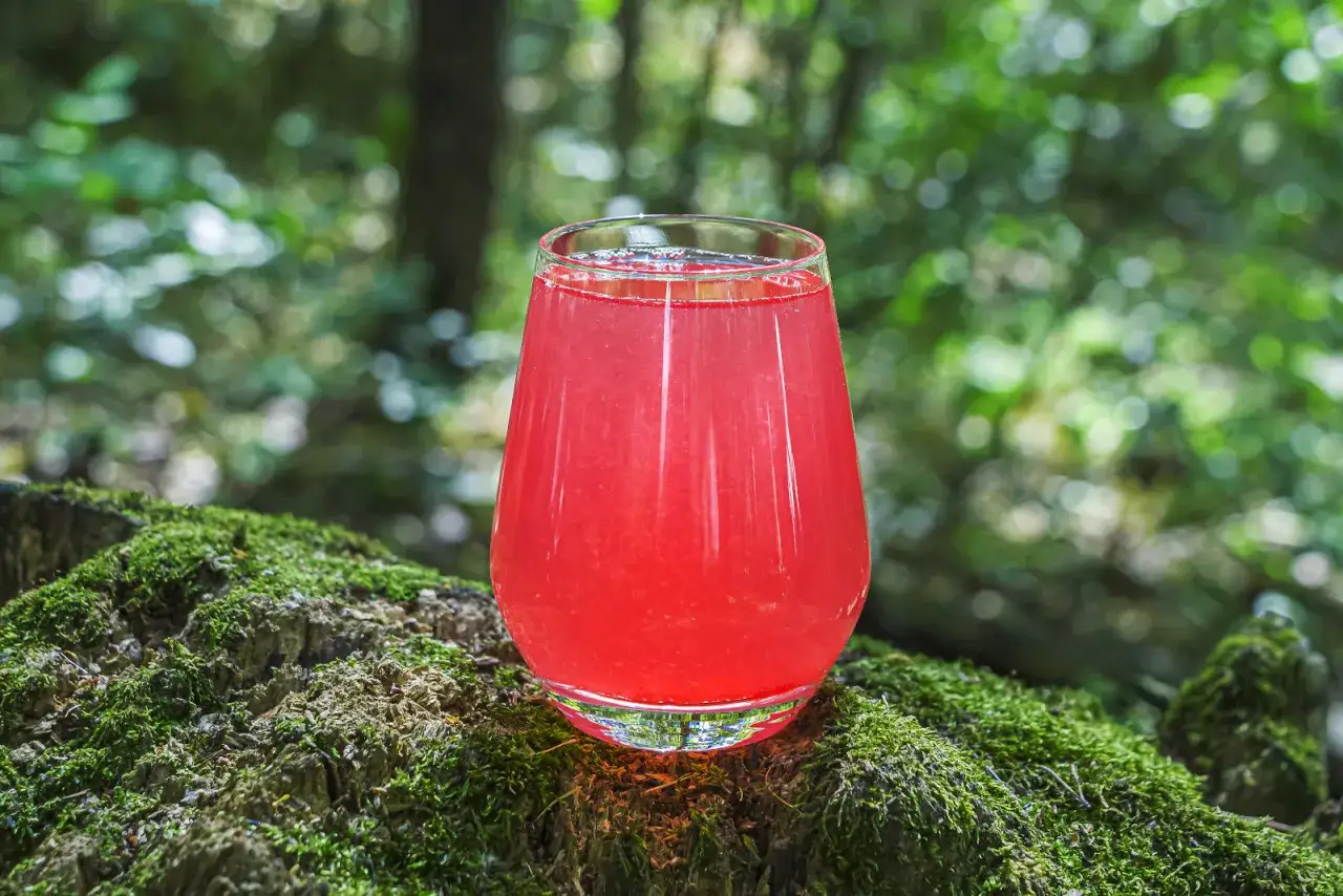 Czy syrop malinowy jest zdrowy? Odkryj jego korzyści i zagrożenia