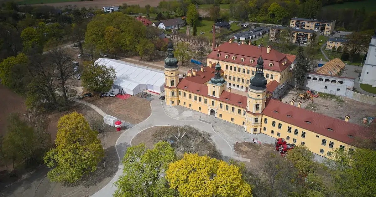 Pałac w Żyrowej - odkryj jego fascynującą historię i architekturę