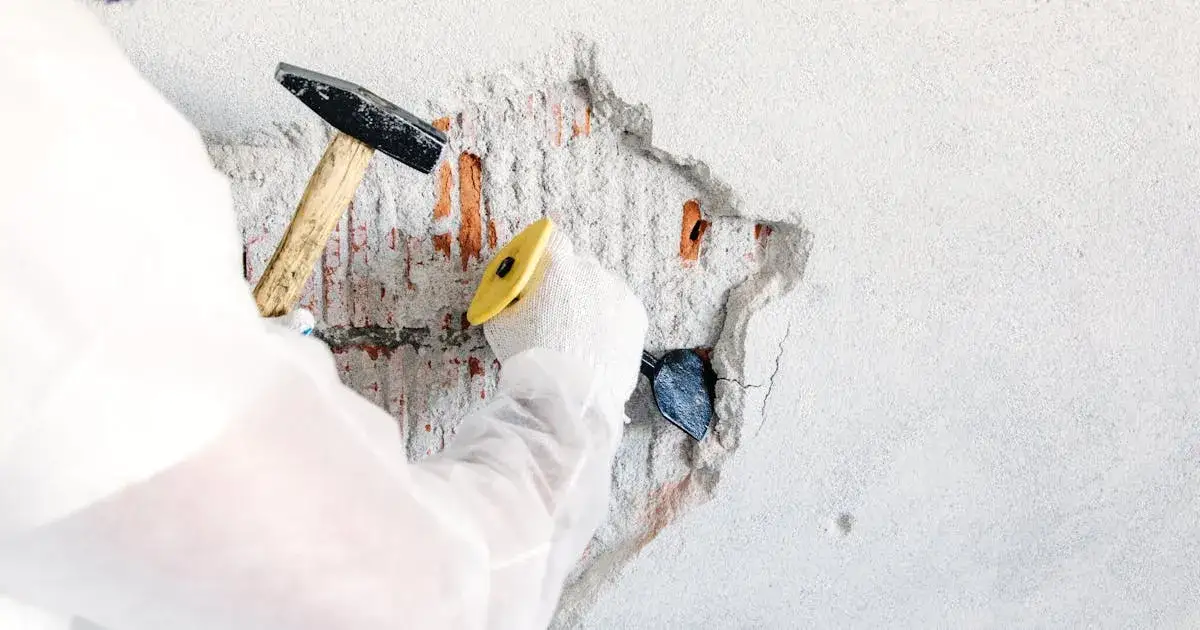 Jak szybko skuć tynk: 5 skutecznych metod na łatwe usunięcie