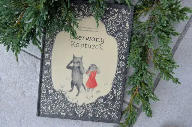 Recenzja książki Czerwony Kapturek: co czyni ją wyjątkową?