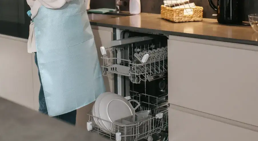 Jaką patelnię do zmywarki wybrać, aby uniknąć uszkodzeń?