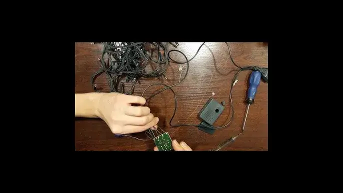 Jak przerobić lampki na baterie na prąd i uniknąć problemów z zasilaniem