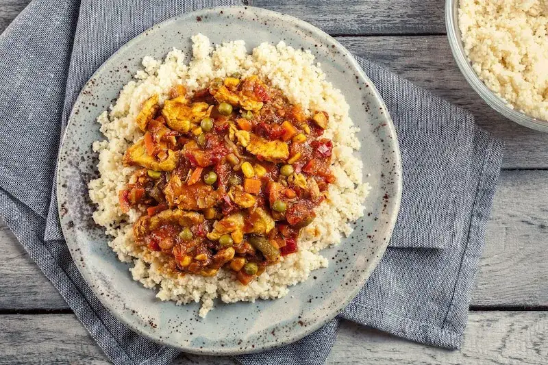 Kuskus: Szybkie przepisy na wytrawne i słodkie dania