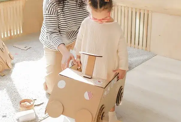 Samochód z kartonu: zbuduj pojazd marzeń krok po kroku!