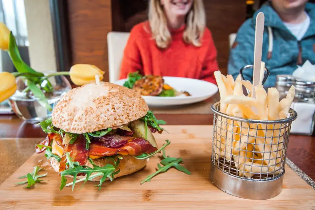 Mikołajki gdzie zjeść - najlepsze restauracje na Mazurach, które zaskoczą