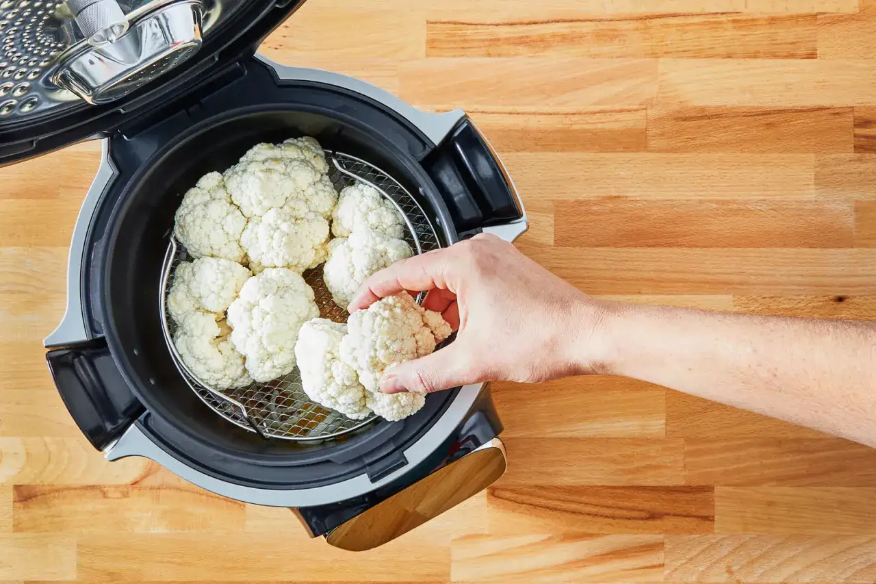 Ile gotować warzywa na sałatkę w szybkowarze, aby były idealne?