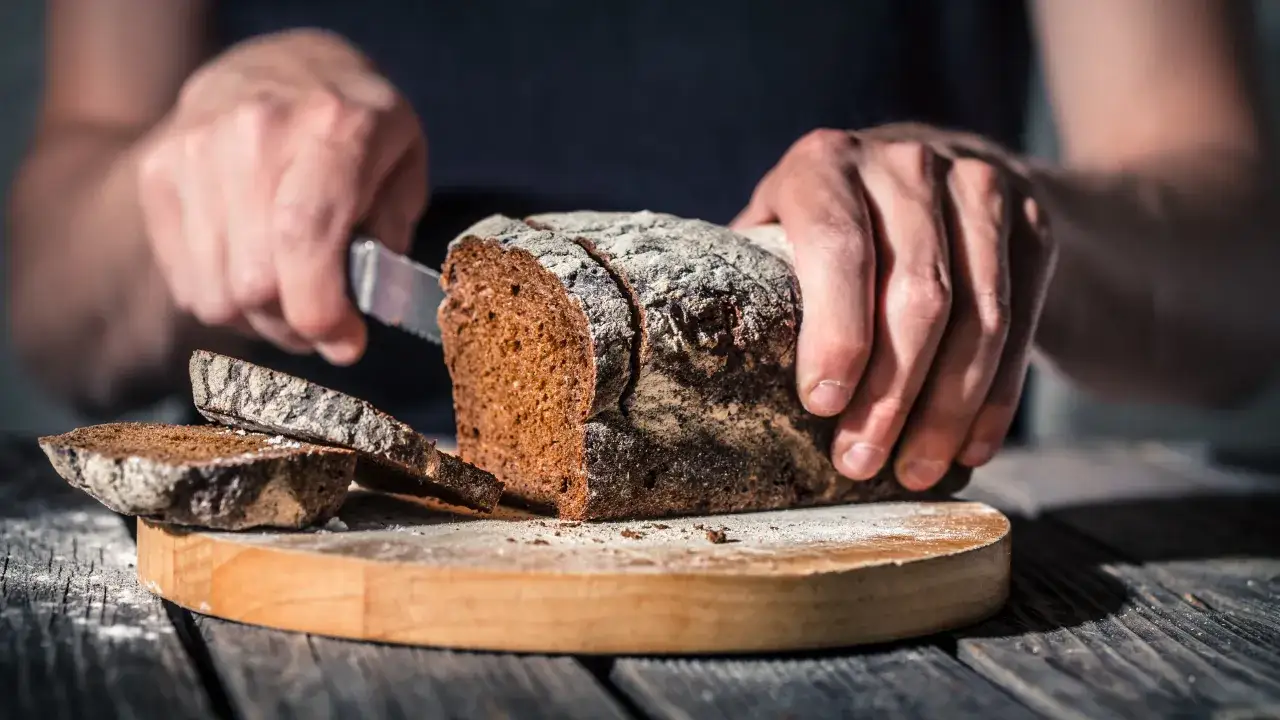 Zamienniki pieczywa: 15+ zdrowych alternatyw bez glutenu i węglowodanów