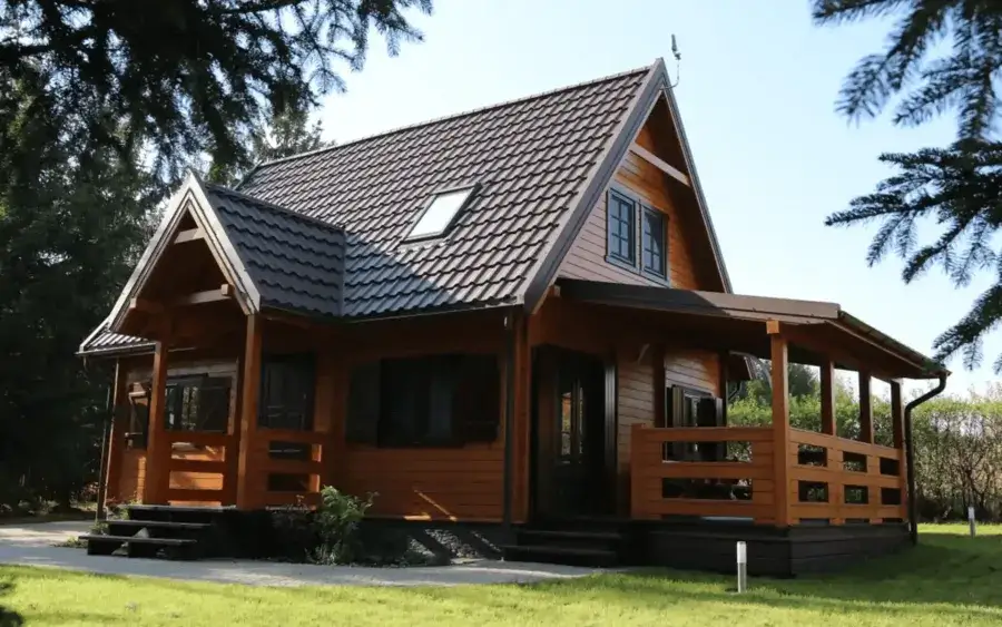 Ile kosztuje dom drewniany w 2026? Sprawdź koszty i porównanie