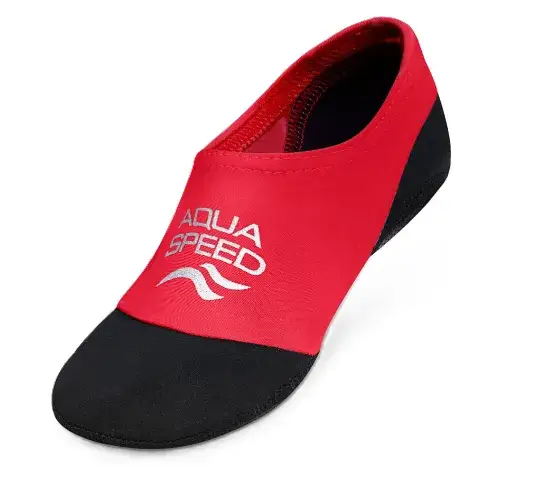 Skarpety do pływania dla dzieci: Bezpieczeństwo i komfort nad wodą?