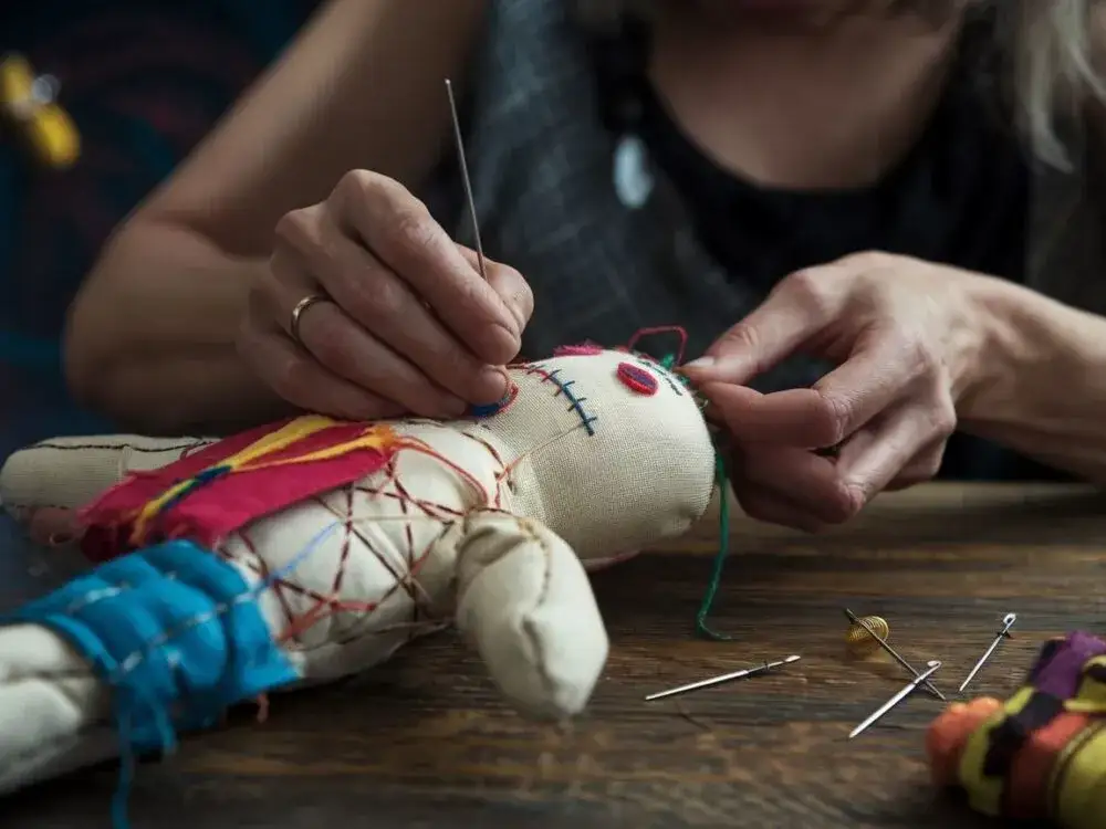 Jak uszyć lalkę: proste instrukcje i techniki dla każdego