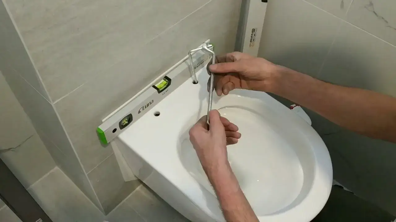 Jak zamontować sedes podwieszany - uniknij najczęstszych błędów