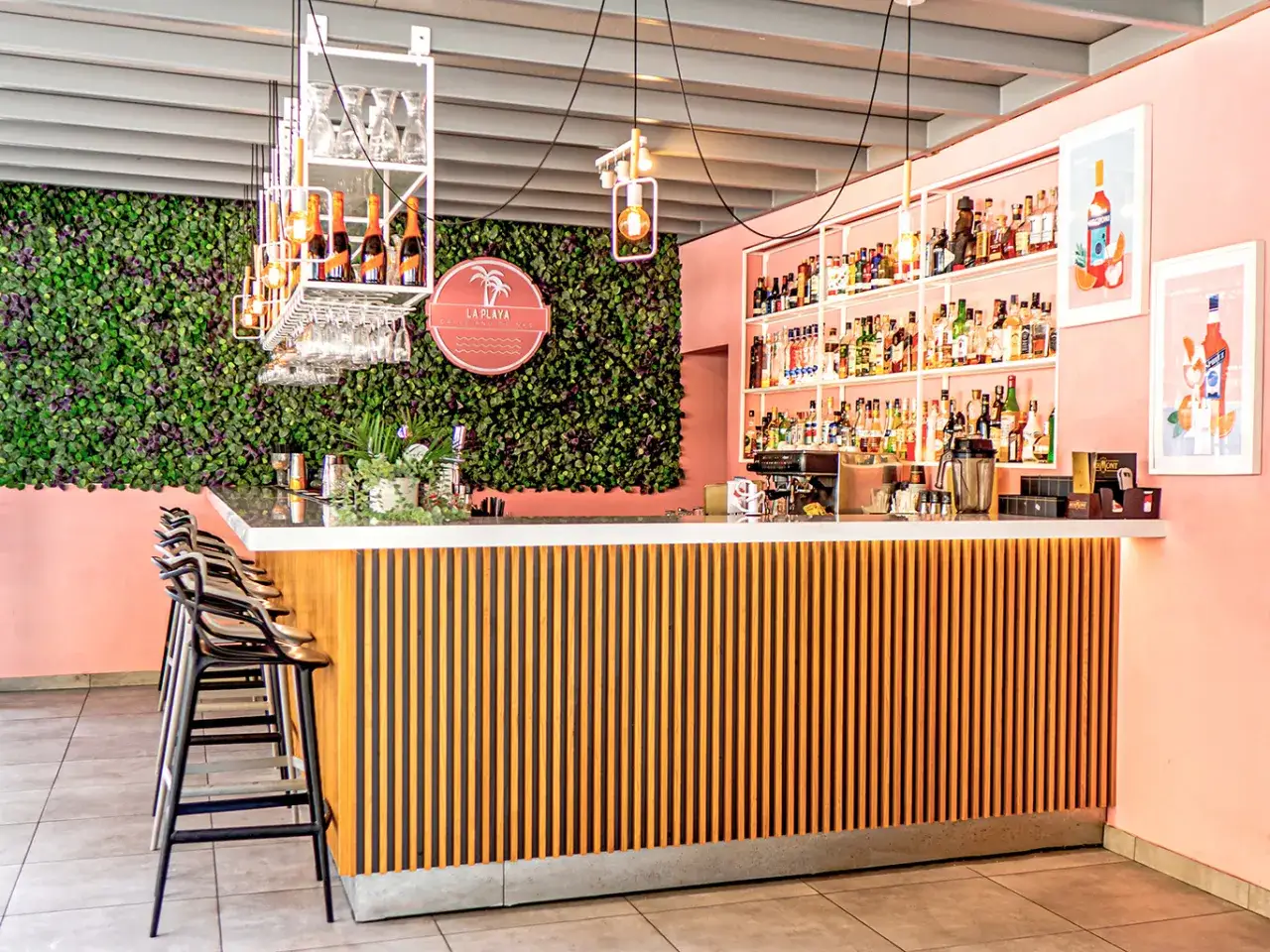 Gdzie zjeść w Rewalu? Odkryj najlepsze restauracje i smaki