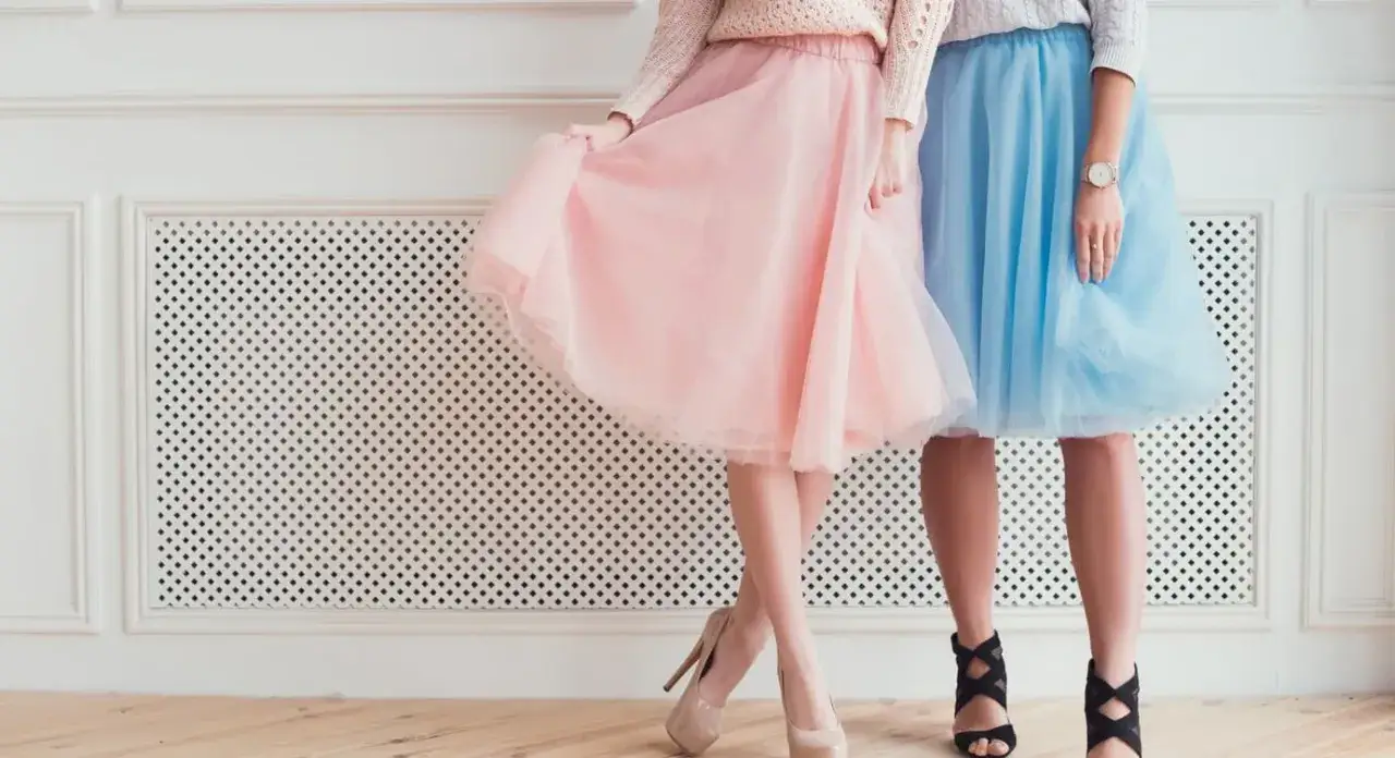Co założyć do tiulowej spódnicy? Odkryj stylowe inspiracje na każdą okazję