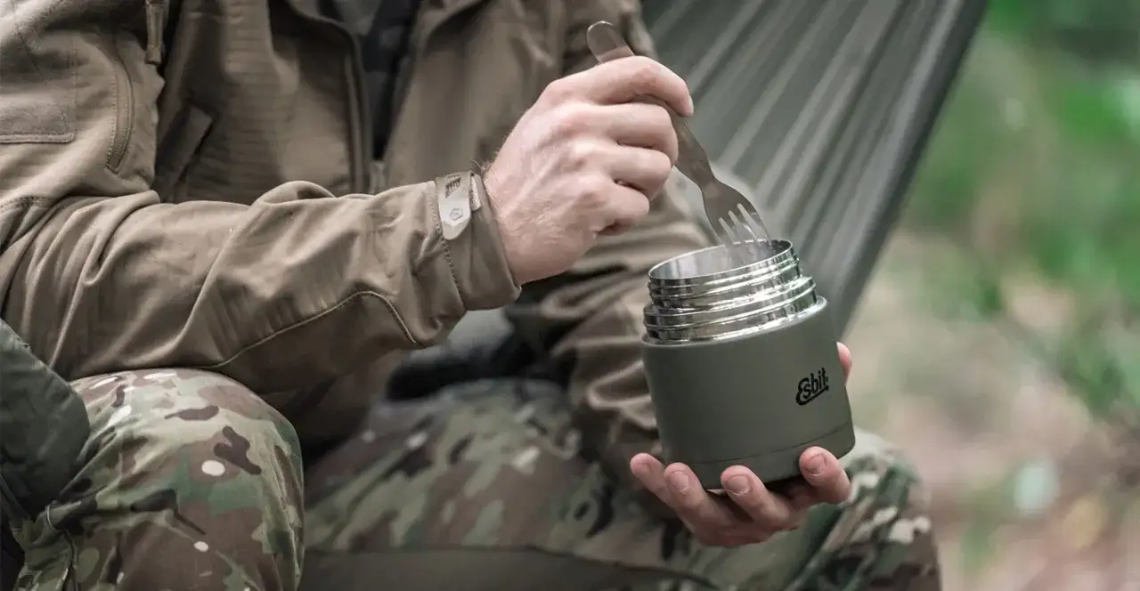 Jaki termos obiadowy wybrać? Przewodnik po cechach i modelach