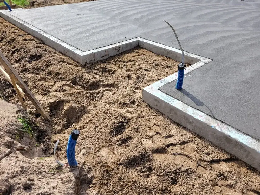 Fundament pod dom parterowy: Ława czy płyta? Ekspert radzi!