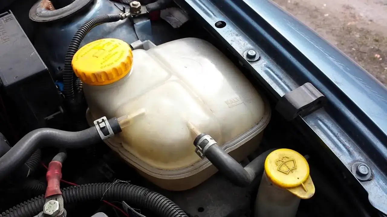 Ile wchodzi płynu do chłodnicy Opel Meriva? Sprawdź, by uniknąć problemów