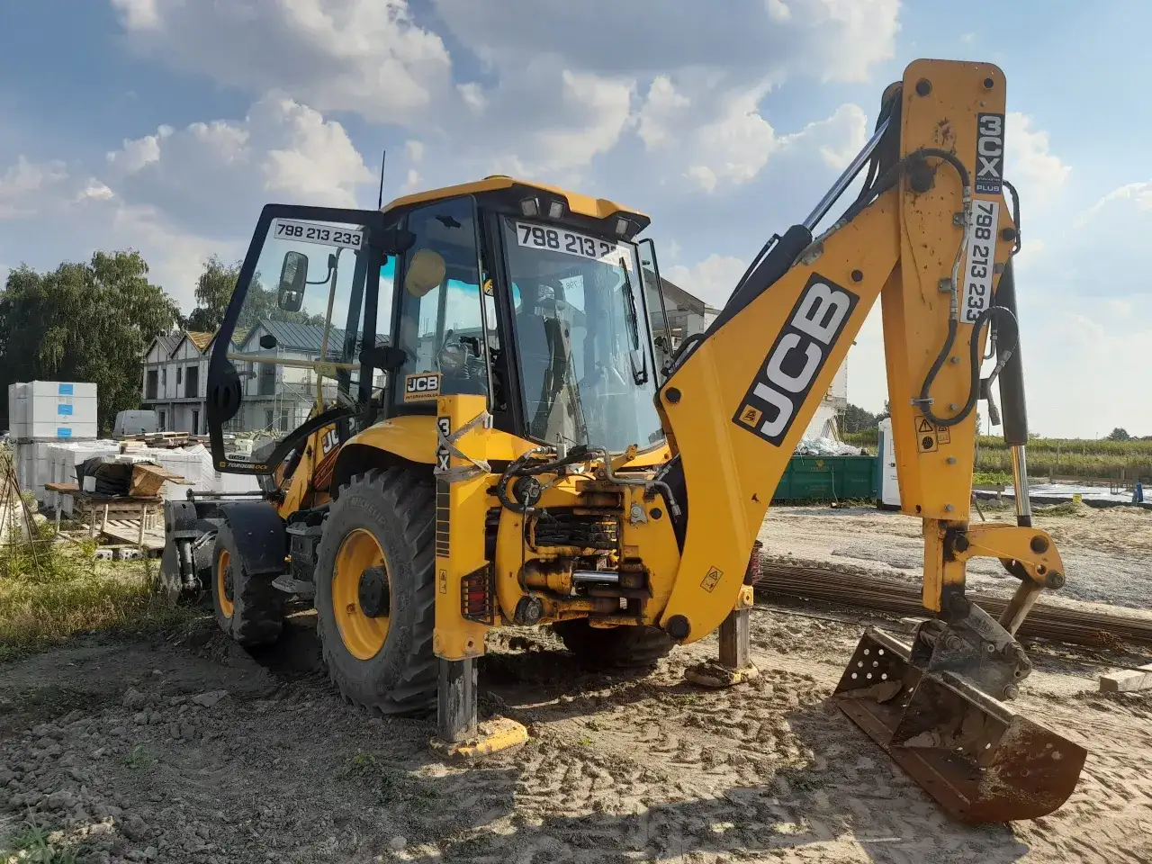 Koparko-ładowarka do 50 tys. zł: Poradnik, jak wybrać i nie żałować