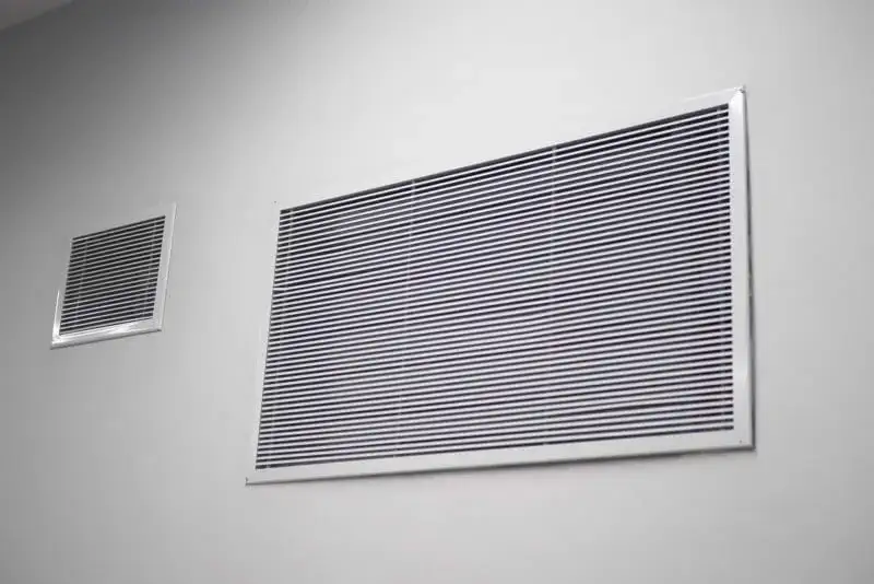 Jaką kratkę wentylacyjną do łazienki wybrać, aby uniknąć problemów?