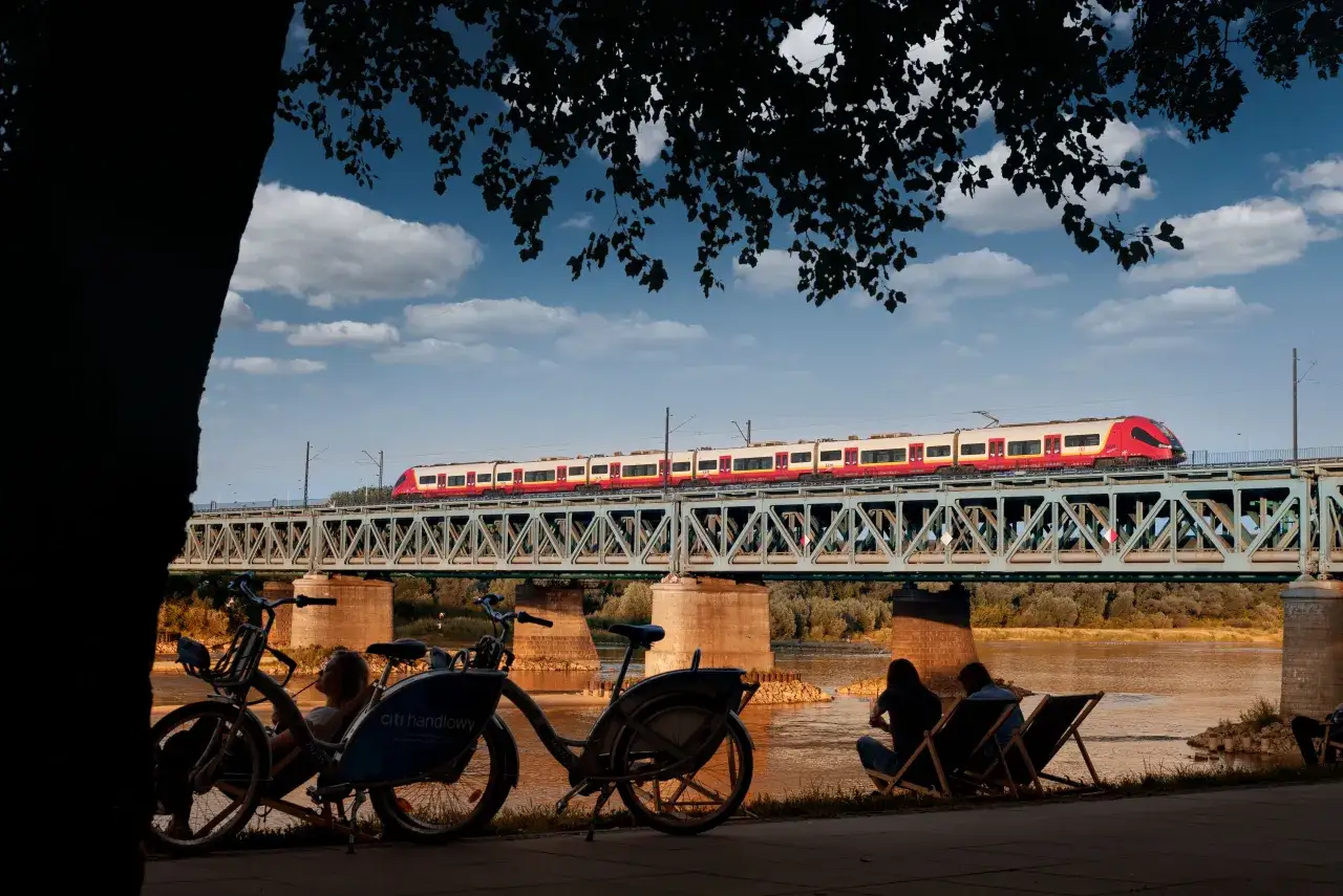 Pociągiem z Warszawy na weekend? Najlepsze kierunki i porady