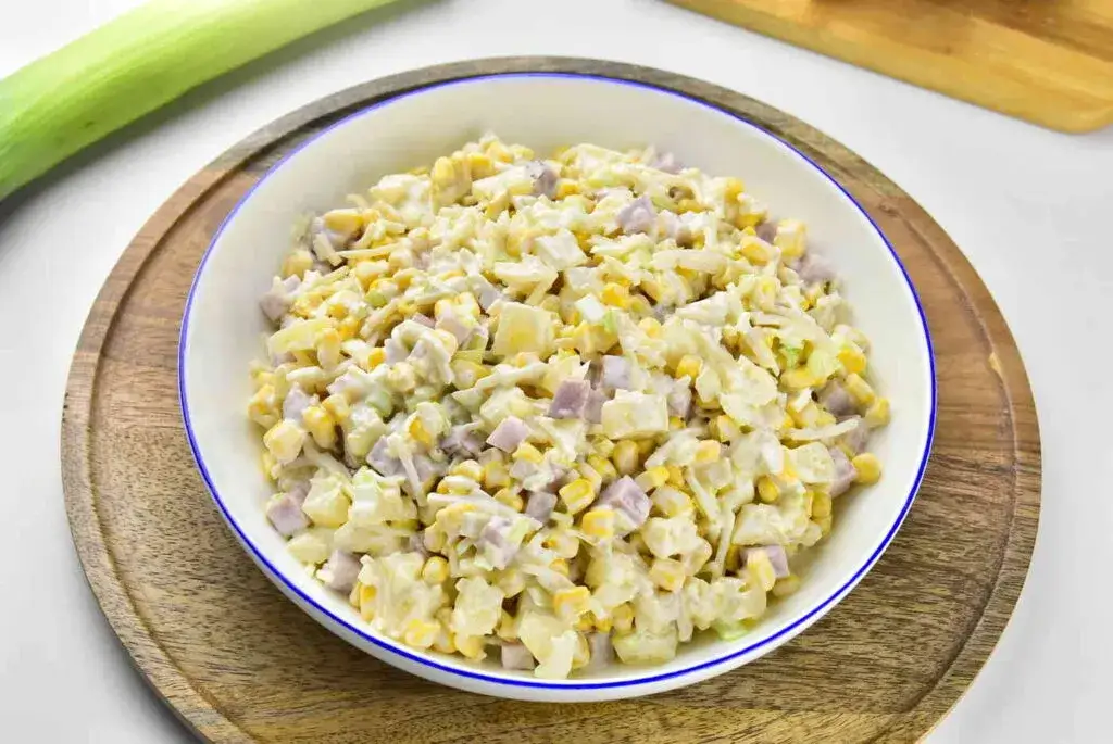 Jak zrobić sałatkę z ananasem: prosta i smaczna receptura na każdą okazję